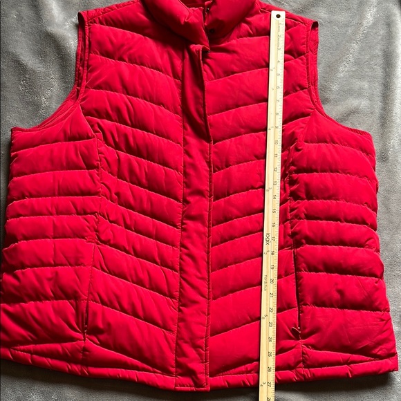 Talbots Red Puffer Vest - Picture 14 of 14